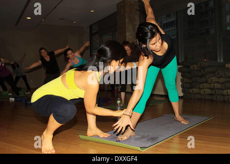 Hilaria Thomas Baldwin teaches a yoga class during the Hurricane Sandy fundraiser 'Operation Sweat' at the Reebok Sports Club Featuring: Hilaria Thomas Baldwin Where: New York City United States When: 09 Dec 2012 Stock Photo