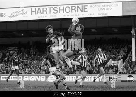 Football goalkeeper Tony Godden saves from Colin Gibson ASTON VILLA v WEST BROMWICH ALBION January 1st 1985 Stock Photo