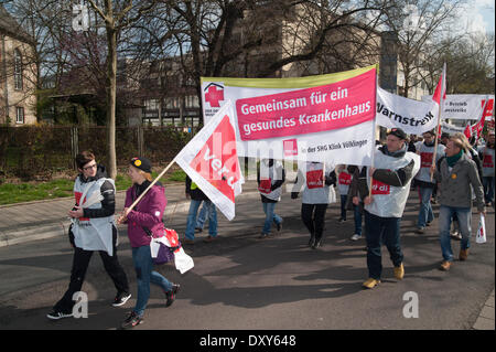 Demonstration for a raise on 25.03.2014 the various public employers hospital employees refuse collection staff, etc You ca 5500 employees demonstrate on Tuesday in Saarbrücken on the Tibblisser place Stock Photo