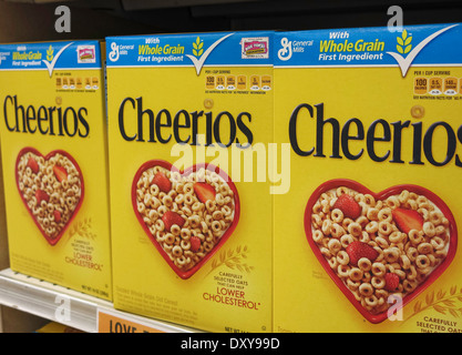 Cheerios In Cereal Section ,Publix Super Market in Tampa, Florida Stock Photo
