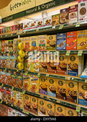 Organic Breakfast Cereals, Publix Super Market in Tampa, Florida Stock Photo