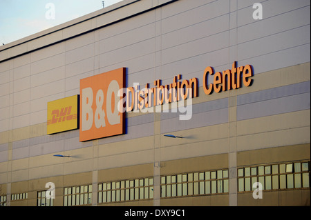 The DHL and B&Q Distribution Centre near Swindon in Wiltshire Stock ...