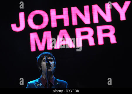 (140402) -- MONTEVIDEO, April 2, 2014 (Xinhua) -- British musician Johnny Marr, former guitarist of British band "The Smiths", performs during the Rock n' Fall festival in the Summer Theater in Montevideo, capital of Uruguay, on April 1, 2014. (Xinhua/Nicolas Celaya) Stock Photo