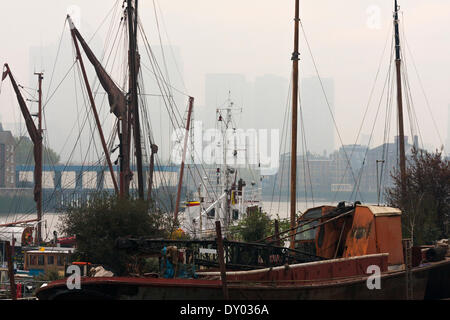 London, April 2nd 2014. Smog obscures Docklands in the background as air pollution from Europe and dust from Sahara desert sandstorms drifts over south east England.Pollution level are on the rise the next several days. The poor air quality is creating a haze over much of England. Credit:  Paul Davey/Alamy Live News Stock Photo