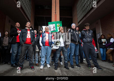 Madrid, Spain. April 2, 2014.  Platform of People Affected by Mortgages (PAH) protest at the home of Ximena, a migrant from South America to be evicted that morning. More than 400,000 evictions have been executed since the start of the financial crisis in Spain in 2008. Credit:  Oscar Arribas Burgos/Alamy Live News Stock Photo