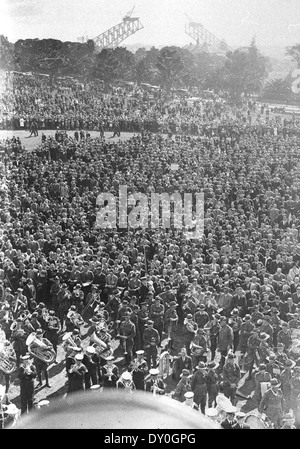 Anzac Day in the Domain, Sydney, 25 April 1930 / Sam Hood Stock Photo