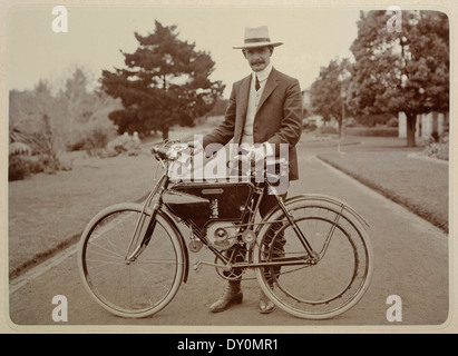 An early Motosacoche motorcycle From Family and holiday album, 1899-1908 / photographed by Arthur D. Whitling Stock Photo