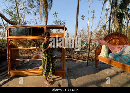 BANGLADESH District Bagerhat , cyclone Sidr and high tide destroy villages in South khali, girl on place where the house of her parents stood Stock Photo