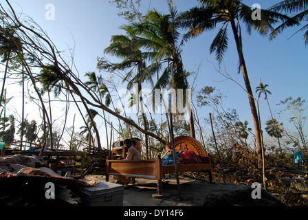 BANGLADESH District Bagerhat , cyclone Sidr and high tide destroy villages in South khali Stock Photo