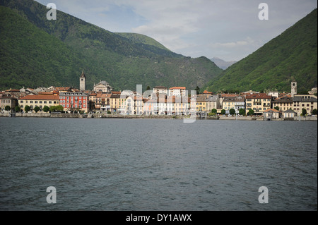 Ansicht italienische Stadt am See, view on a italien village at the sea,Lago Maggiore,