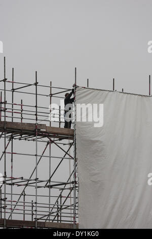 Liverpool, UK. 3rd April 2014. A new drive-in cinema operated by Route 66 will open tomorrow in Liverpool. Crew are finishing setting up the 15x20m screen before tonight's press view. Credit:  Adam Vaughan/Alamy Live News Stock Photo