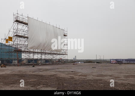 Liverpool, UK. 3rd April 2014. A new drive-in cinema operated by Route 66 will open tomorrow in Liverpool. Crew are finishing setting up the 15x20m screen before tonight's press view. Credit:  Adam Vaughan/Alamy Live News Stock Photo