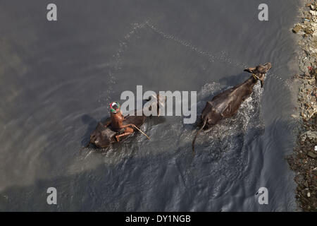 Dhaka, Bangladesh. 22nd Mar, 2014. Indiscriminate discharge of liquid waste by the tannaery industries of Dhaka's Hazaribagh area has ruined a large part of the Buriganga river, causing immense suffering to residents living on the banks. © Probal Rashid/NurPhoto/ZUMAPRESS.com/Alamy Live News Stock Photo