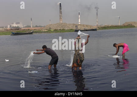 Dhaka, Bangladesh. 22nd Mar, 2014. Indiscriminate discharge of liquid waste by the tannaery industries of Dhaka's Hazaribagh area has ruined a large part of the Buriganga river, causing immense suffering to residents living on the banks. © Probal Rashid/NurPhoto/ZUMAPRESS.com/Alamy Live News Stock Photo