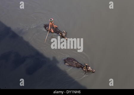 Dhaka, Bangladesh. 22nd Mar, 2014. Indiscriminate discharge of liquid waste by the tannaery industries of Dhaka's Hazaribagh area has ruined a large part of the Buriganga river, causing immense suffering to residents living on the banks. © Probal Rashid/NurPhoto/ZUMAPRESS.com/Alamy Live News Stock Photo