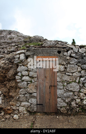 Passo Lagazuoi, Dolomiti Ampezzane, Val Parola, military shelters 1° world war in  Tre sassi Fortress Stock Photo