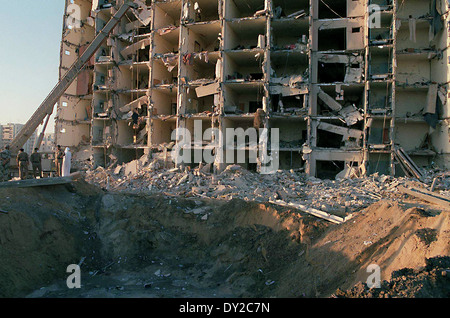 US and Saudi military personnel survey the damage to Khobar Towers ...