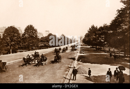 Avenue du Bois de Boulogne, Paris, circa 1900. Photograph Stock Photo