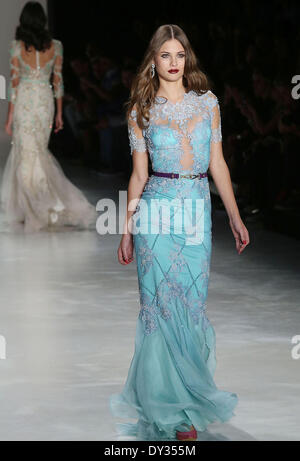 Sao Paulo, Brazil. 4th Apr, 2014. A model presents a creation of Samuel Cirnansck's summer collection during the Sao Paulo Fashion Week in Sao Paulo, Brazil, on April 4, 2014. © Rahel Patrasso/Xinhua/Alamy Live News Stock Photo