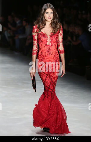 Sao Paulo, Brazil. 4th Apr, 2014. A model presents a creation of Samuel Cirnansck's summer collection during the Sao Paulo Fashion Week in Sao Paulo, Brazil, on April 4, 2014. © Rahel Patrasso/Xinhua/Alamy Live News Stock Photo