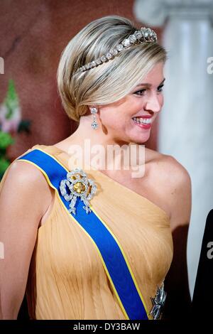 Amsterdam, The Netherlands. 04th Apr, 2014. Queen Maxima of The Netherlands poses for the official photograph before a banquet at the Royal Palace in Amsterdam, The Netherlands, 04 April 2014. Sweden and The Netherlands celebrate 400 years of diplomatic relations between both countries. Photo: Patrick van Katwijk/NETHERLANDS AND FRANCE OUT - NO WIRE SERVICE -/dpa/Alamy Live News Stock Photo