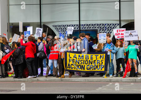 London, UK. 5th April 2014.  A large group of people protesting near Knightsbridge in London over evictions and bedroom tax Credit:  Mike Clegg/Alamy Live News Stock Photo