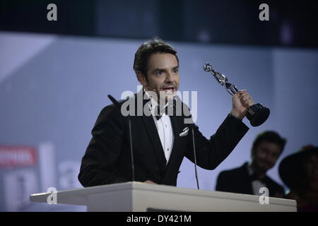 Panama City, Panama. 5th Apr, 2014. Mexican actor Eugenio Derbez reacts after receiving the Best Actor Award during the first edition of the Ibero-American Cinema Platinum Awards, in Panama City, capital of Panama, on April 5, 2014. Credit:  Mauricio Valenzuela/Xinhua/Alamy Live News Stock Photo