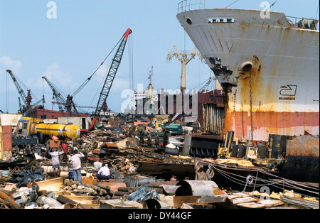 INDIA Mumbai, ship breaking yard in harbor area, cargo ships will be dismantled and the scrap is sold to the steel industry Stock Photo