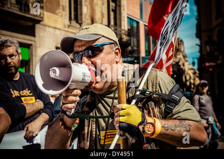 Barcelona, Spain. April 6th, 2014: A protestor shouts slogans during a march for a social Catalonia through the city of Barcelona. Credit:  matthi/Alamy Live News Stock Photo