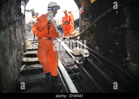 Qujing, China's Yunnan Province. 7th Apr, 2014. Rescuers search for trapped workers at the flooded Xiahaizi coal mine in Dongshan Town of Qujing City, southwest China's Yunnan Province, April 7, 2014. Twenty-two out of the 26 workers have been trapped by the flood happening early Monday. © Ren Jun/Xinhua/Alamy Live News Stock Photo