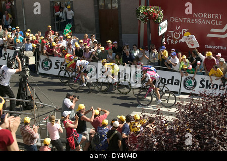 2004 Tour de France St-Flour Stage 10. Yellow jursey group.Thomas Voeckler (yellow) Lance Armstrong behind. Stock Photo