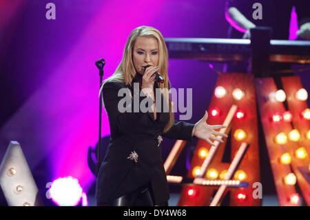 Annette Frier und Anastacia in der ZDF Fernsehshow 'Wetten, Dass.? aus der Baden-Arena. Offenburg, 05.04.2014 Stock Photo