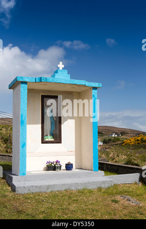 Ireland, Co Donegal, Gweedore, Meenaclady, roadside Catholic shrine Stock Photo