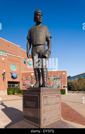 USA, Oklahoma, Oklahoma City, Bricktown, Chickasaw Bricktown Ballpark, statue of baseball legend Johnny Bench Stock Photo