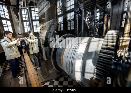 Photo libre de droit de Carillon Mécanique De Belfry De Bruges banque  d'images et plus d'images libres de droit de Acier - Acier, Affaires  Finance et Industrie, Antique - iStock