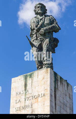 Statue of Che (Ernesto) Guevara on his mausoleum, Santa Clara, Cuba, West Indies, Caribbean, Central America Stock Photo