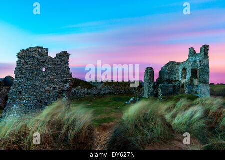 Pennard Castle, overlooking Three Cliffs Bay, Gower, Wales, United Kingdom, Europe Stock Photo