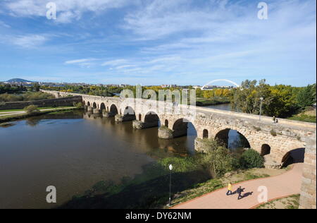 Puente Romano (Roman Bridge) in Merida, UNESCO World Heritage Site, Badajoz, Extremadura, Spain, Europe Stock Photo