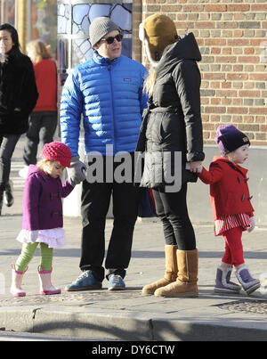 Matthew Broderick takes his twin daughters Marion and Tabitha Broderick to schoolFeaturing: Matthew Broderick,Marion Broderick,Tabitha Broderick Where: New York City New York USAWhen: 12 Dec 2012 Stock Photo