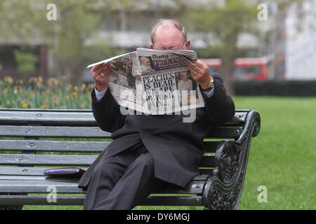 London UK. 8th April 2014. A man reads a newspaper publication about the death of Peaches Geldof aged 25 who dies unexpectedly on April 7th Credit:  amer ghazzal/Alamy Live News Stock Photo