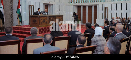 Damascus, Syria. 7th Apr, 2014. The handout photo released by Syrian Arab News Agency (SANA) shows Syrian President Bashar al-Assad on a meeting of the ruling al-Baath Arab Socialist Party attended by the Party's member representatives of Daraa, Sweida and Quneitra provinces in Damascus, Syria, on April 7, 2014. Credit:  SANA/Xinhua/Alamy Live News Stock Photo