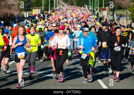 Runners competing in the Washington DC Cherry Blossom 10 Mile Race Stock Photo