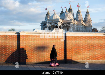 London, UK. 8th April, 2014. A Hindu woman arrives at The BAPS Shri Swaminarayan Mandir, also referred to as Neasden Temple, before the celebrations of Swaminarayan Jayanti at Neasden Temple in London. Credit:  Piero Cruciatti/Alamy Live News Stock Photo