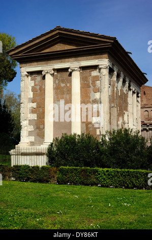 Italy, Rome, Forum Boarium, tempio della Fortuna Virile, temple of Portunus Virilis Stock Photo