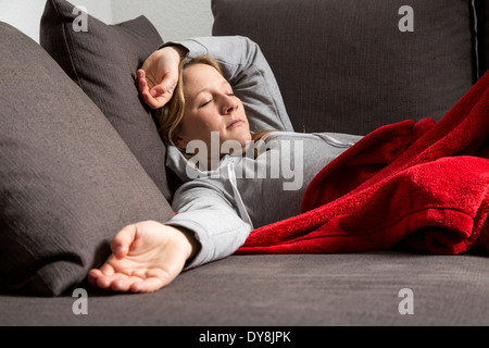 Woman, young, lie, are relaxing, recover 25 years, upper parts of the ...