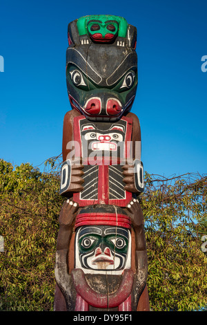 Kwakiutl Bear Pole, totem pole by Henry Hunt, erected in 1966, in Victoria, Vancouver Island, British Columbia, Canada Stock Photo