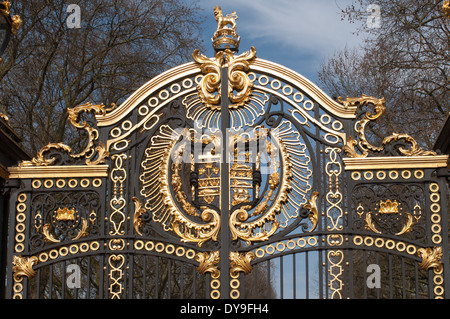 Gate with gilded ornaments in Buckingham Palace, London Stock Photo