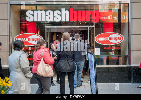 Burger lovers from far and wide descend on the new Smashburger restaurant in New York Stock Photo