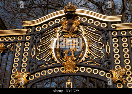 Gate with gilded ornaments in Buckingham Palace, London Stock Photo