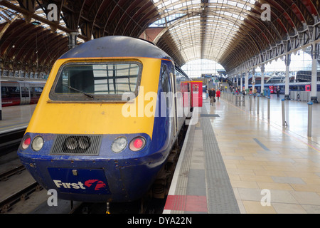 England, London, Paddington railway station. First Great Western Class 43 diesel train waiting for passengers to board Stock Photo